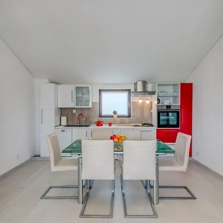 Apartment Falcon Nest 3bdr Sea View & Free Parking Kamen