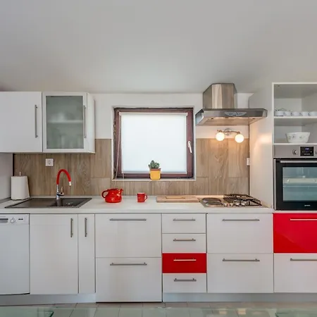 Apartment Falcon Nest 3bdr Sea View & Free Parking *