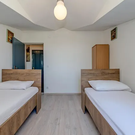 Falcon Nest 3bdr Sea View & Free Parking