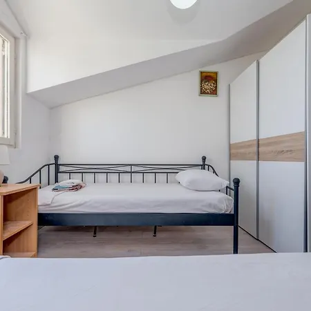 Apartment Falcon Nest 3bdr Sea View & Free Parking *