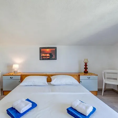 Apartment Falcon Nest 3bdr Sea View & Free Parking *