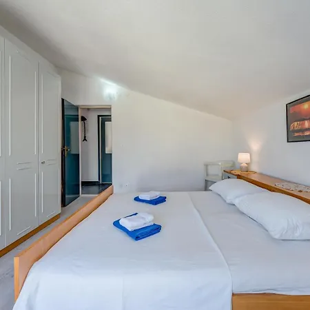 Apartment Falcon Nest 3bdr Sea View & Free Parking