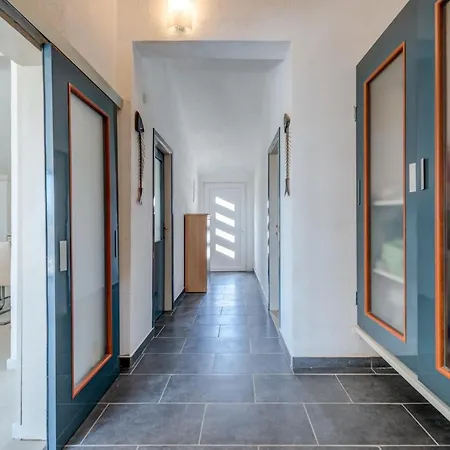 Falcon Nest 3bdr Sea View & Free Parking