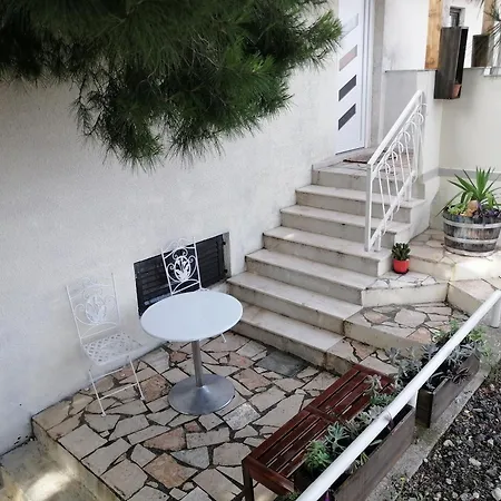 Apartment Falcon Nest 3bdr Sea View & Free Parking